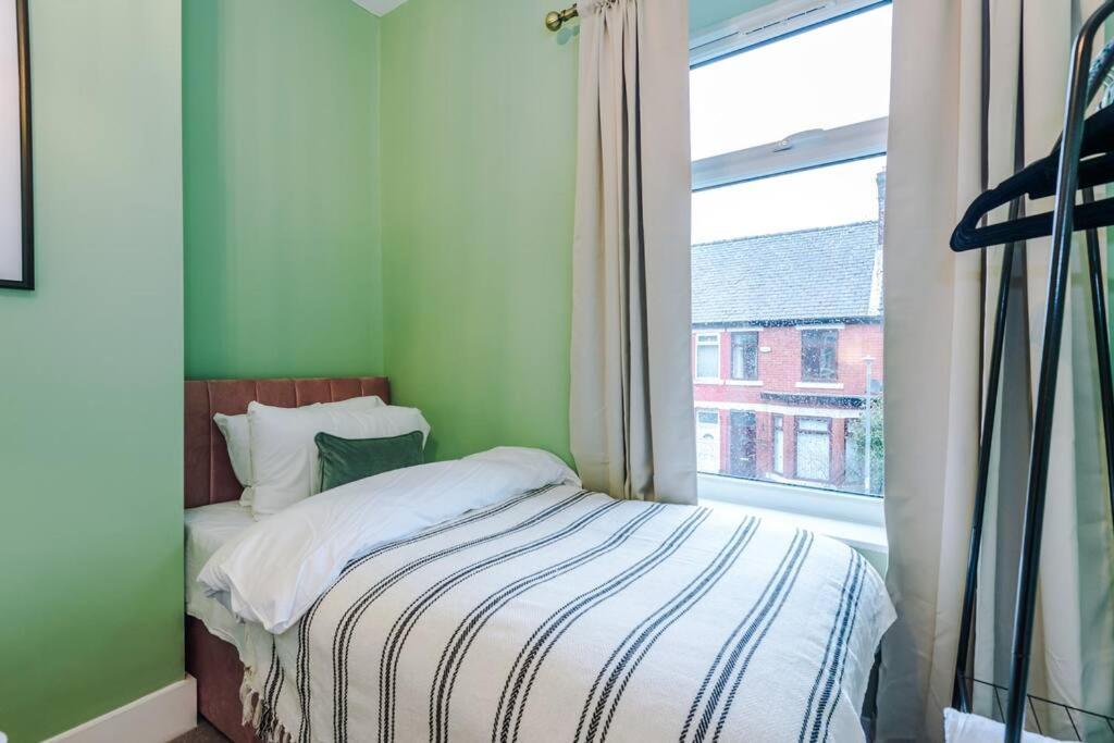 5 Bed Salford Sanctuary Retreat Villa Manchester Exterior foto